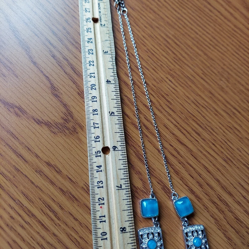 Liz Claiborne Silvertone Necklace w/Blue-ish Faux Stones and Faux Diamonds. - Picture 14 of 16